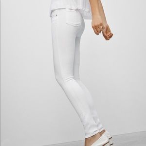 New w/o tags!! White Skinny Jeans